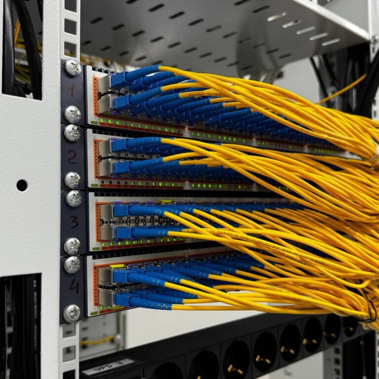 Смонтированный оптический кросс ВОЛС локальной сети