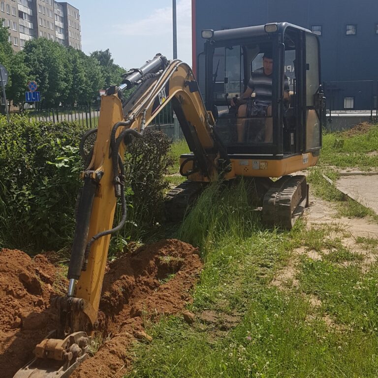 Земляные работы по прокладке оптоволоконного кабеля для сети связи