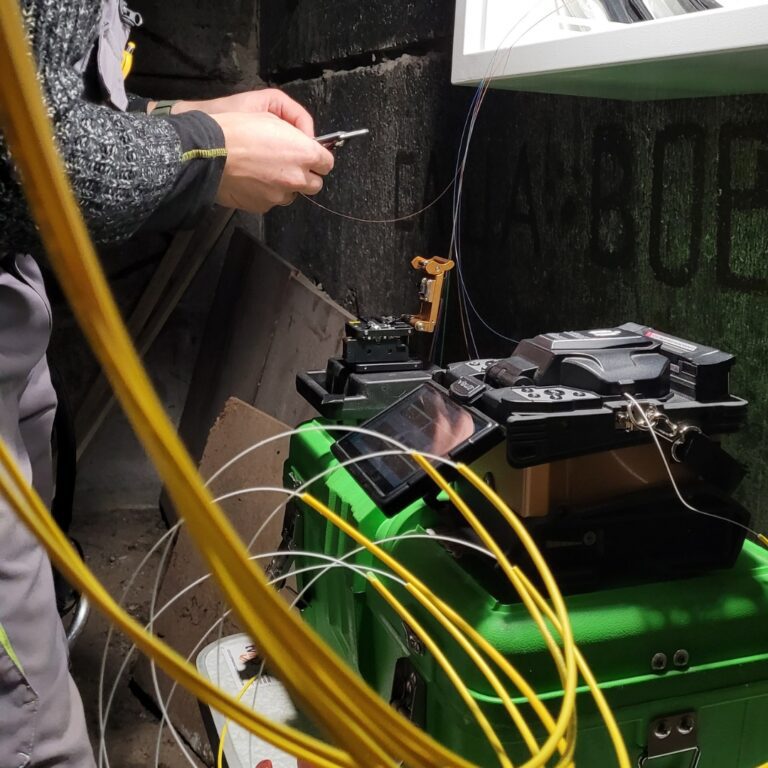 Прокладка (строительство) оптоволоконных сетей связи. Низкая цена